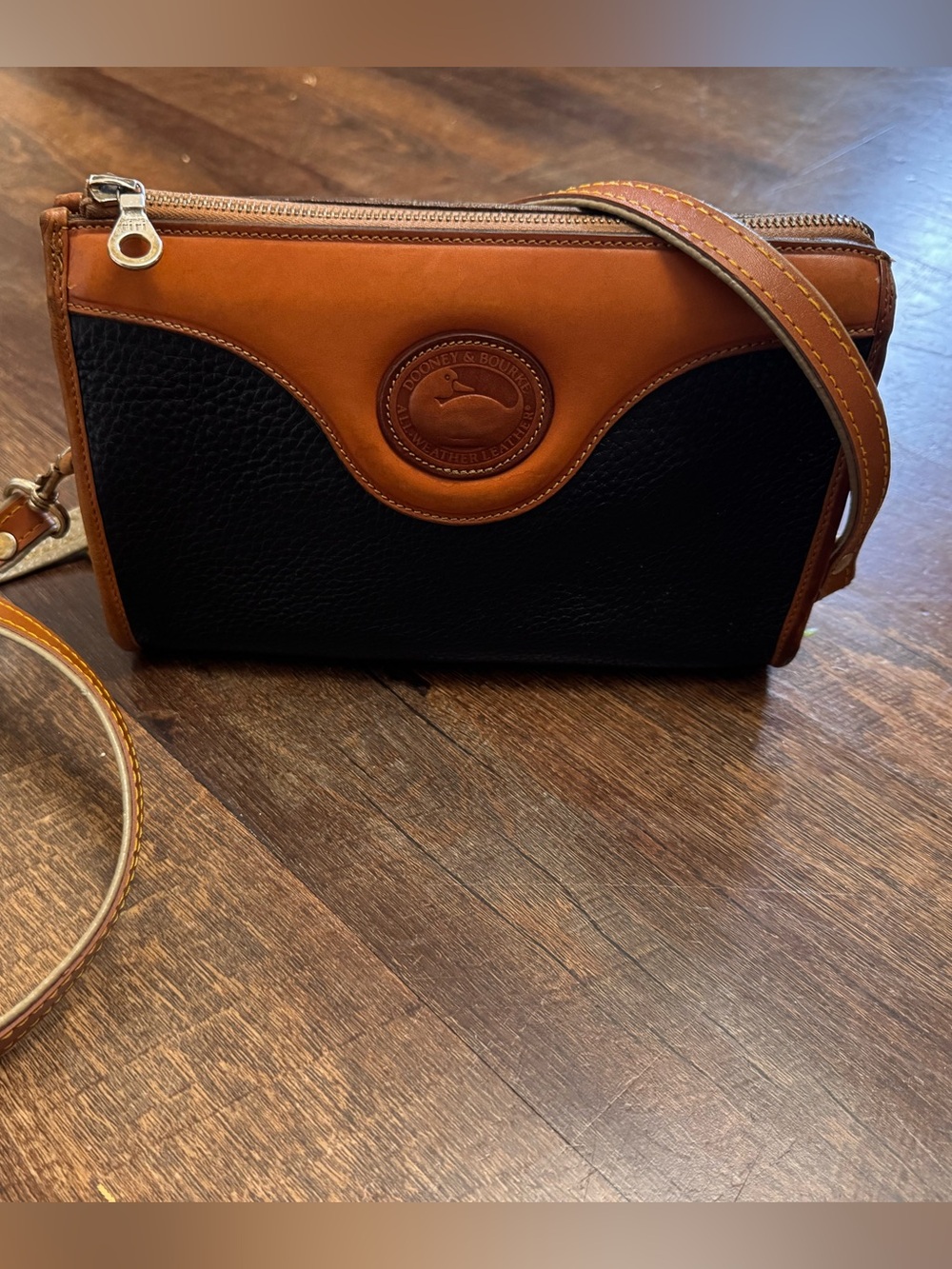 Vintage Dooney & Bourke AWL Black Tan Pebbled Leather Zip Crossbody Purse